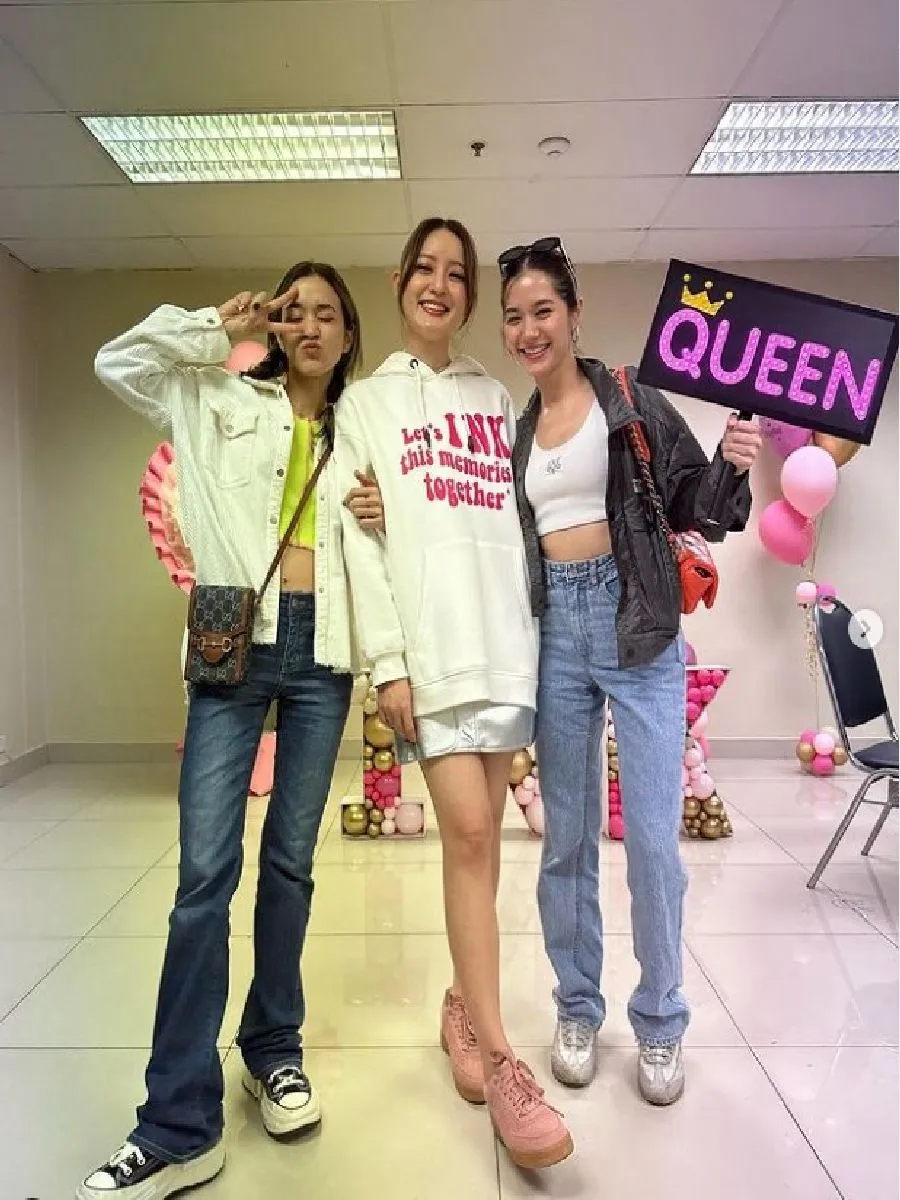 ป้ายไฟ QUEEN